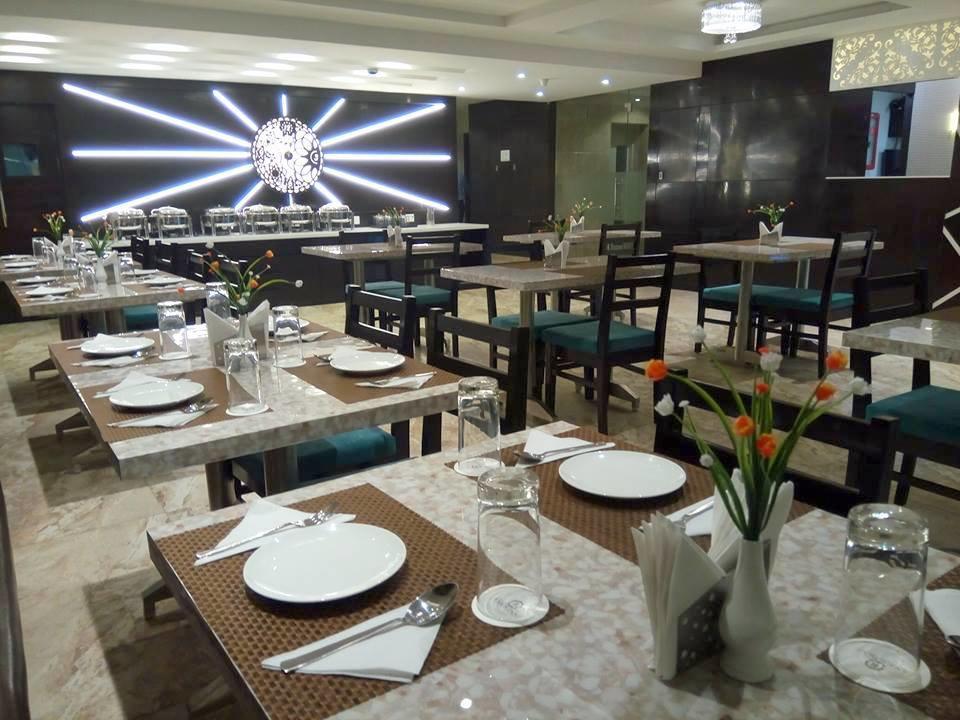 Radical Palace Hotel And Restaurant Lucknow Exterior foto